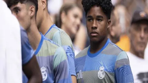 罗德里成西班牙球员金球新王，超越前辈伊涅斯塔创纪录！